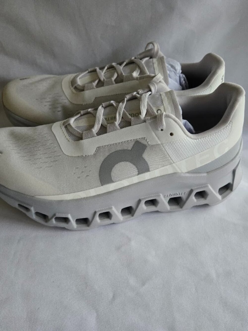 Men's Athletic Running Shoes in Light Gray - Cushioned Performance